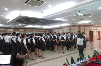 陈滢妃 服务营销礼仪与管理落地培训专家，引领数百家企业实现卓越服务