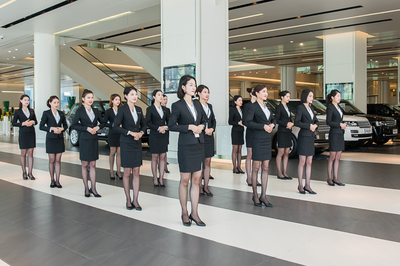 礼仪训练 专业素养的锤炼与展览服务的完美融合